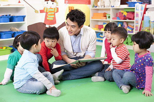 今后3到5年实现幼儿园学位能力全覆盖