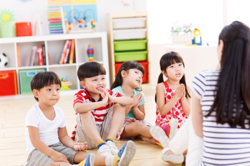 娃娃家的车和房跟幼儿园无关